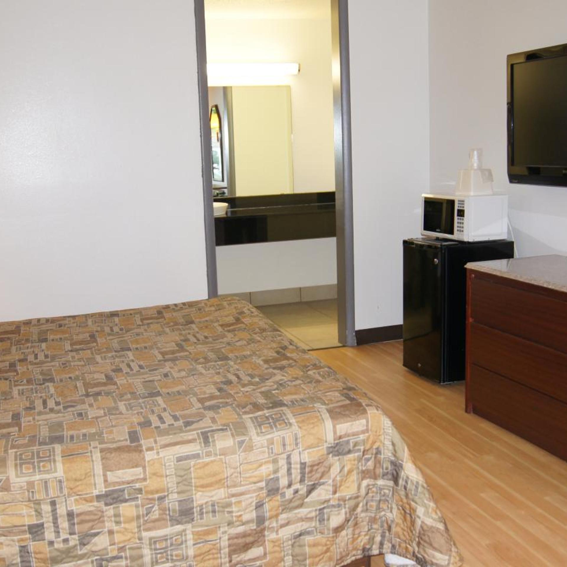 Executive Inn 23/36