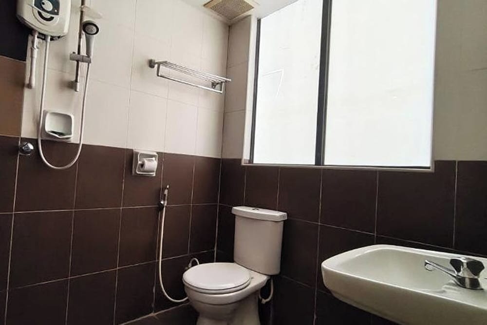 PUTERI AMPANG HOTEL 42/48