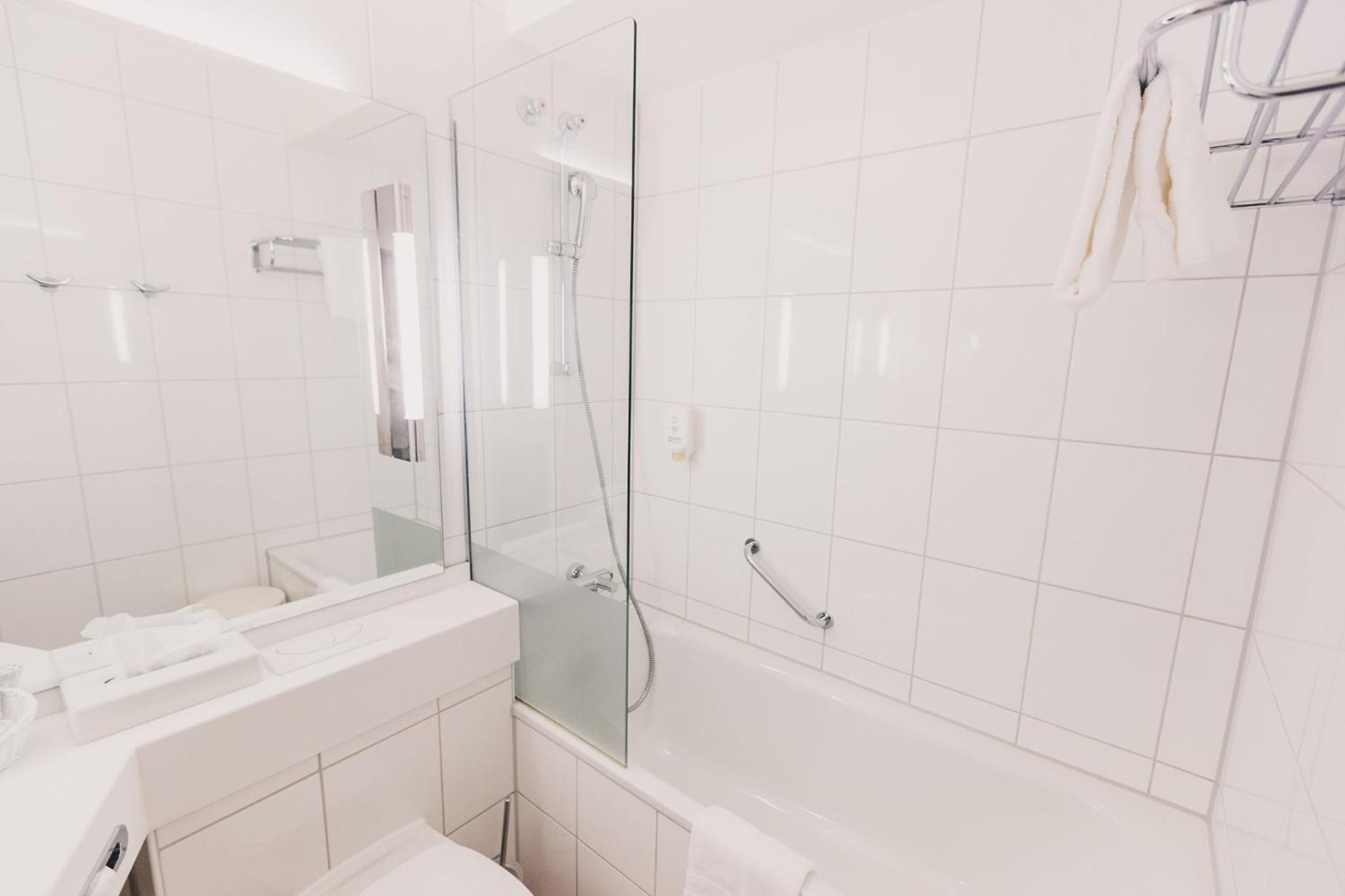 Economy, Single, elaya Hotel Stuttgart Ludwigsburg, Trademark by Wyndham 2/6