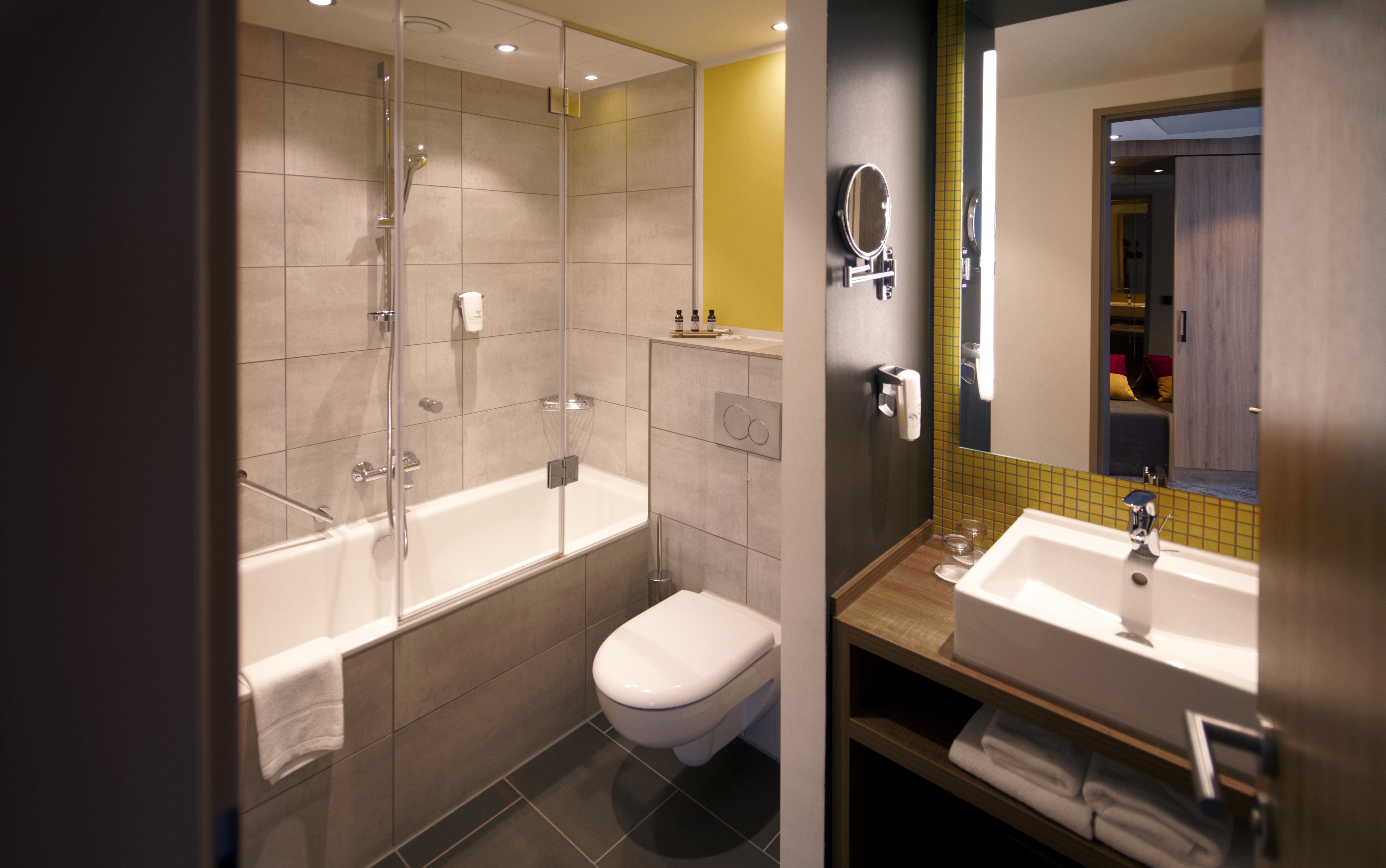 HOLIDAY INN HAMBURG - HAFENCITY 75/75
