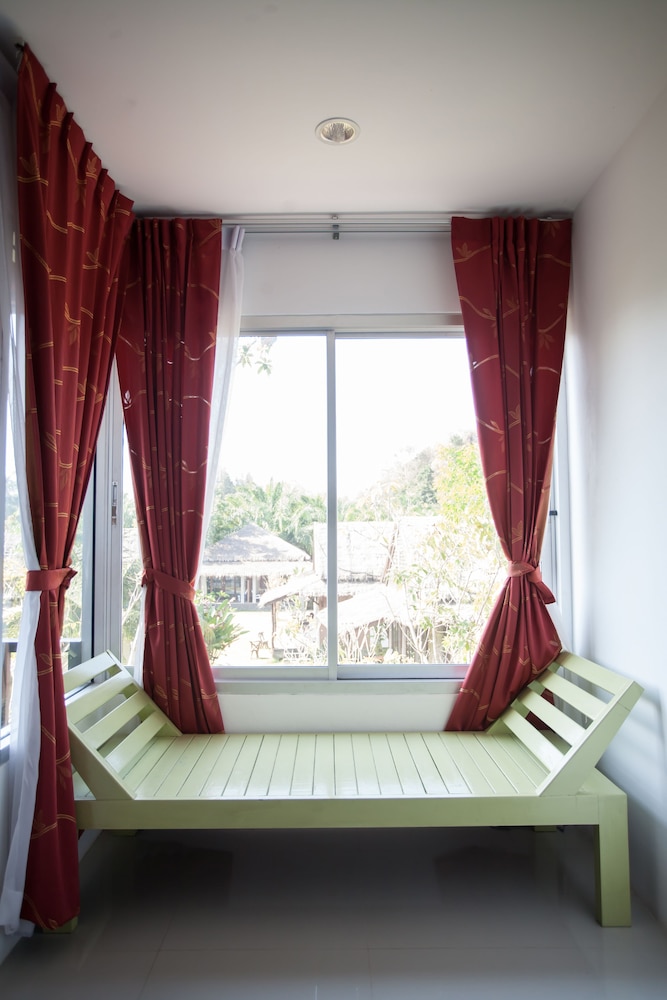 Nana Beach Hotel 39/80