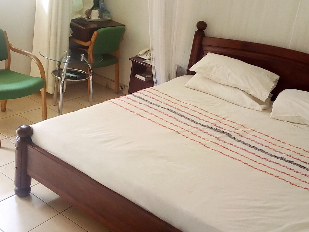 New Scroll Inn Hotel 6/50