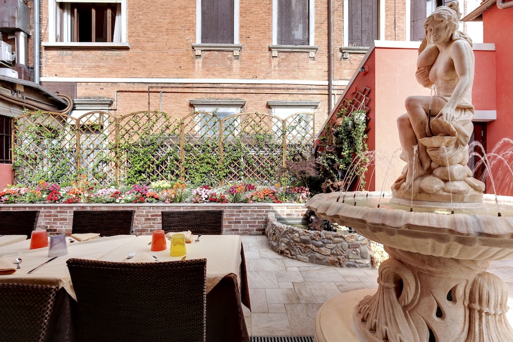 New Reiter Hotel 44/58