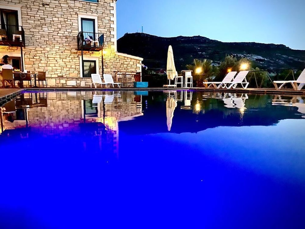 Victoria Hotel & Lounge Foça 36/42