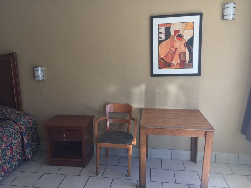 Budget Inn 32/43