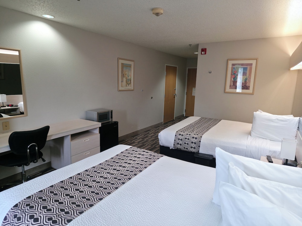 غرفة بسريرين كوين، Microtel Inn & Suites by Wyndham Claremore 3/4