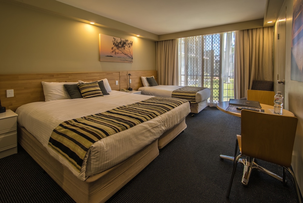 1 BEDROOM, STANDARD, TWIN BEDS