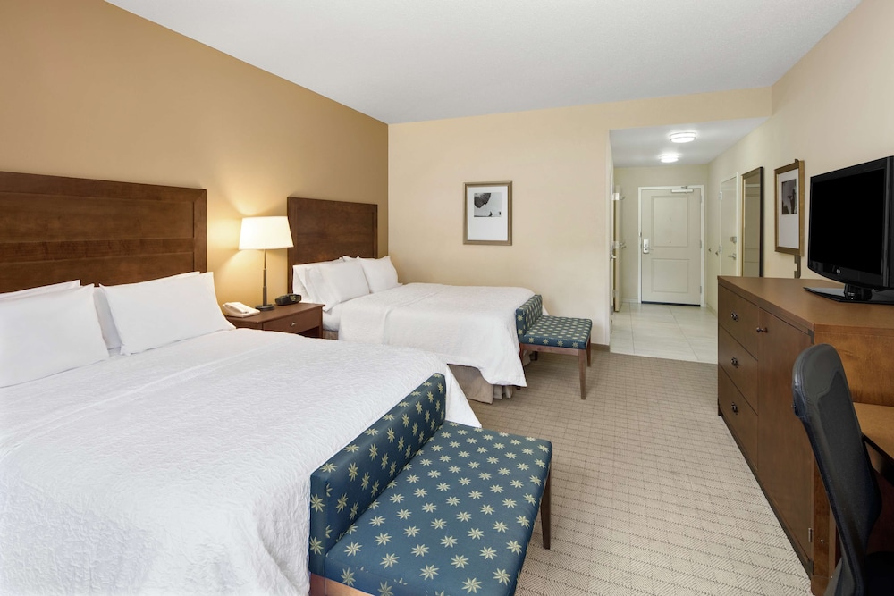 Hampton Inn Columbus South Fort Moore 15/33