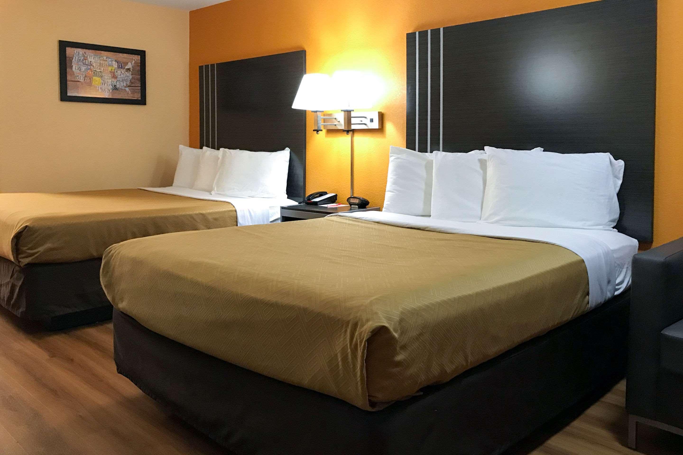 room, 2 queen beds, smoking