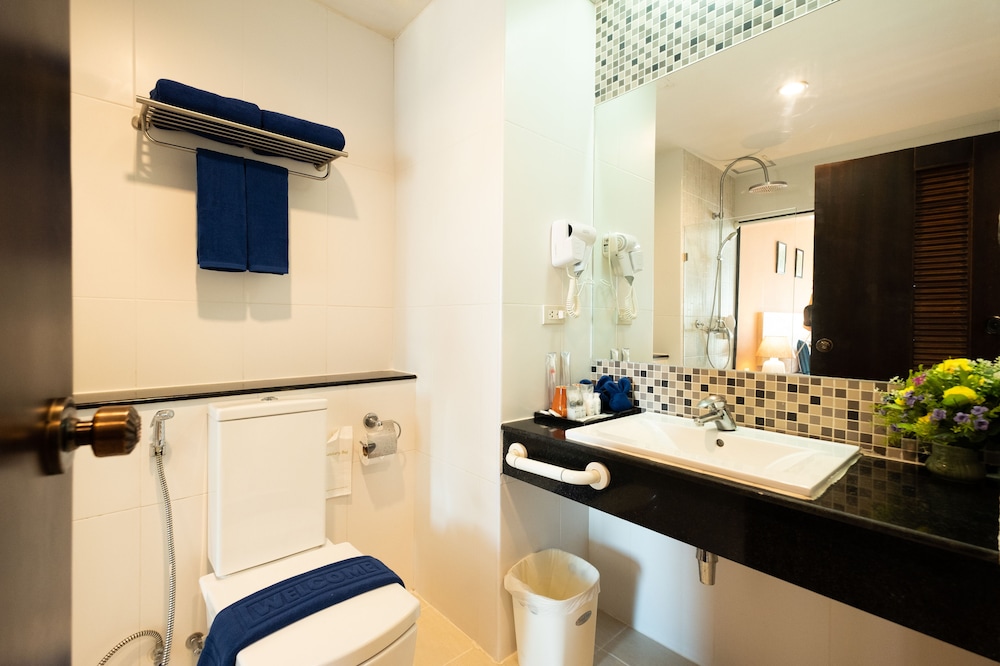 Vogue Hotel Pattaya 60/63