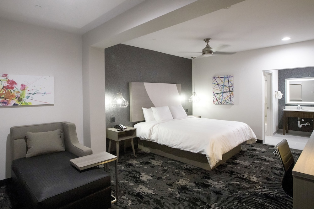 House Hotel 11/25