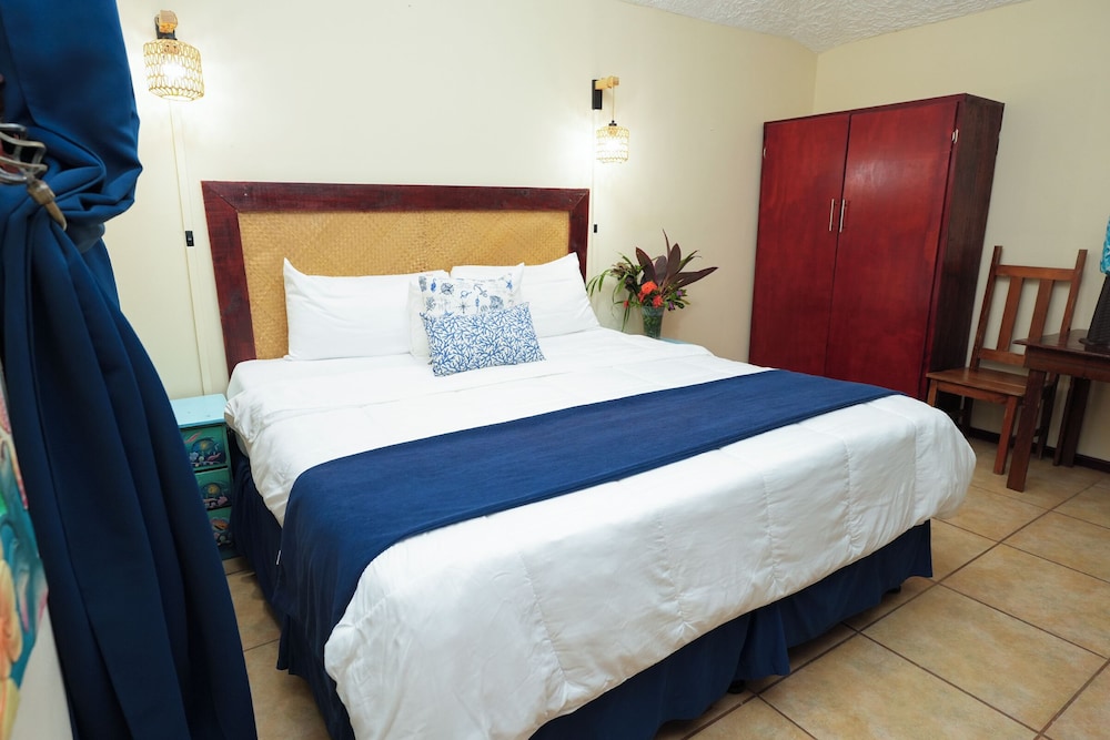 West Bay Lodge 25/72