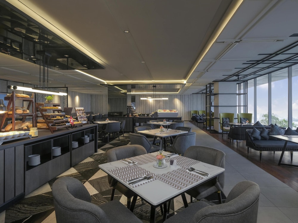 Movenpick Surabaya City 47/68