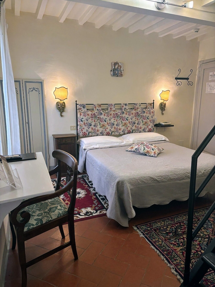 Piccolo Hotel Cortona 12/48