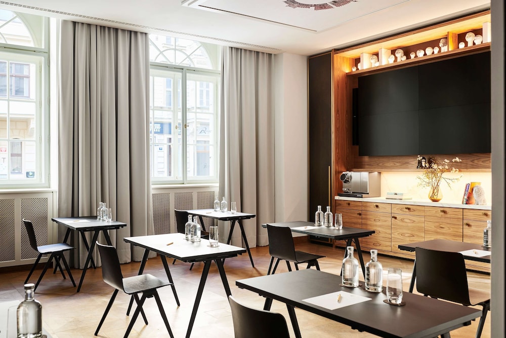 Andaz Prague 36/50