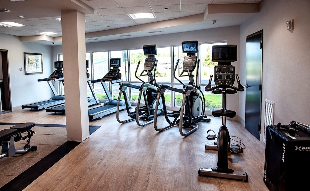 Holiday Inn Suites Savannah Airport Pooler 33/74