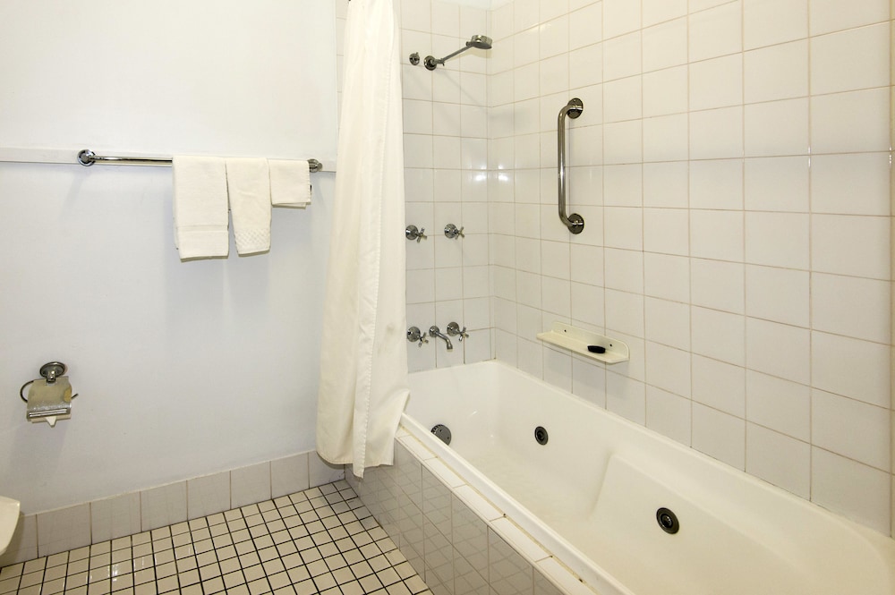Mid City Motor Inn 61/64