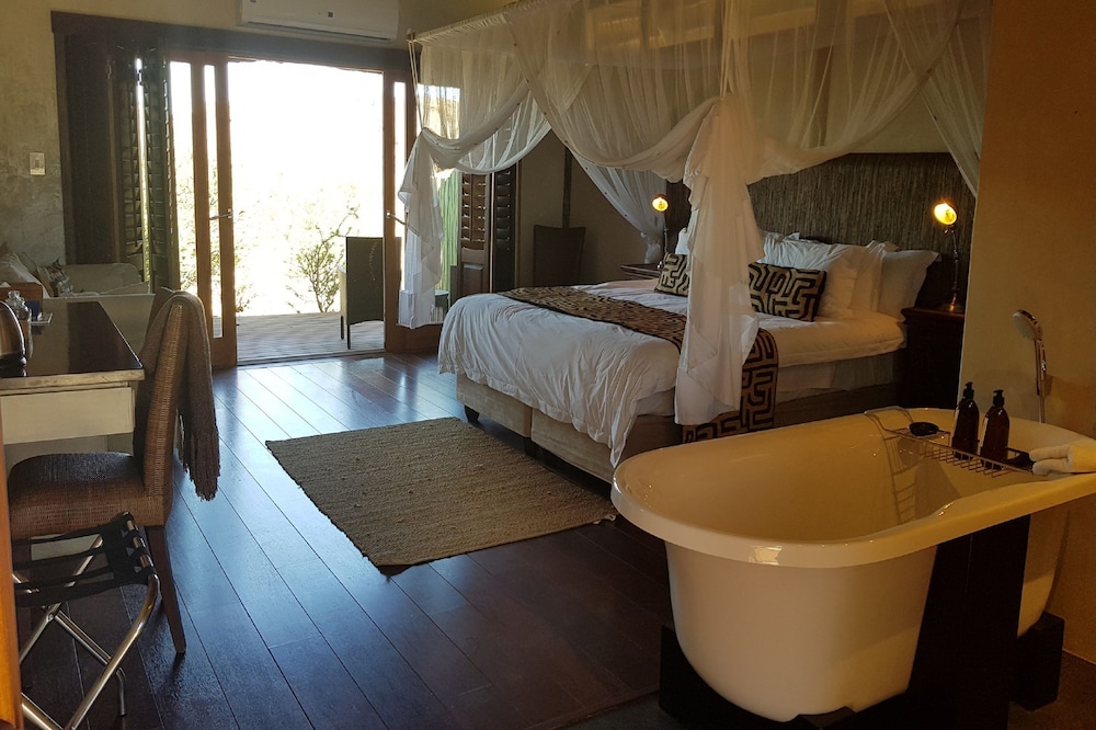 Tutwa Desert Lodge 6/50