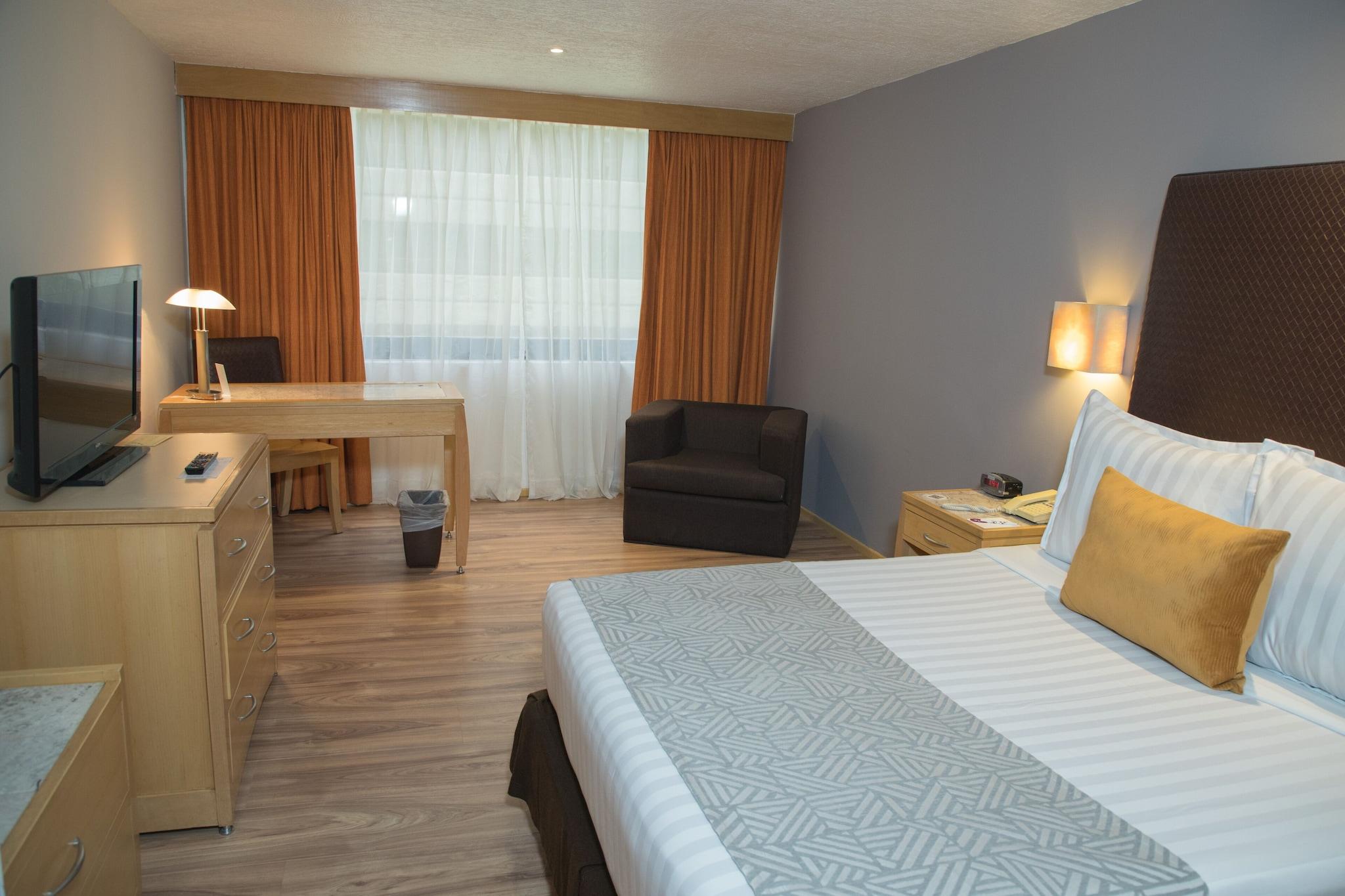 JUNIOR SUITE, QUEEN BED