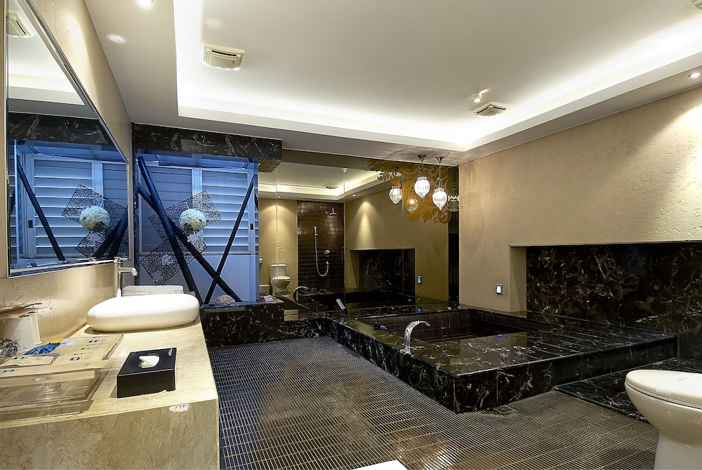 Feng Cai Motel 35/50