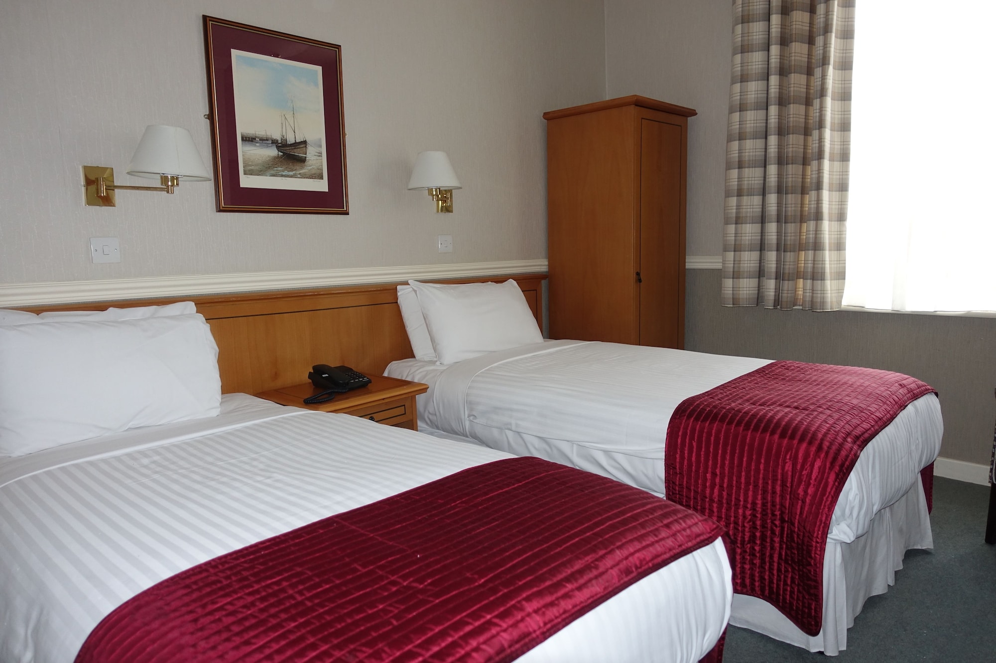 ROOM, TWIN BEDS