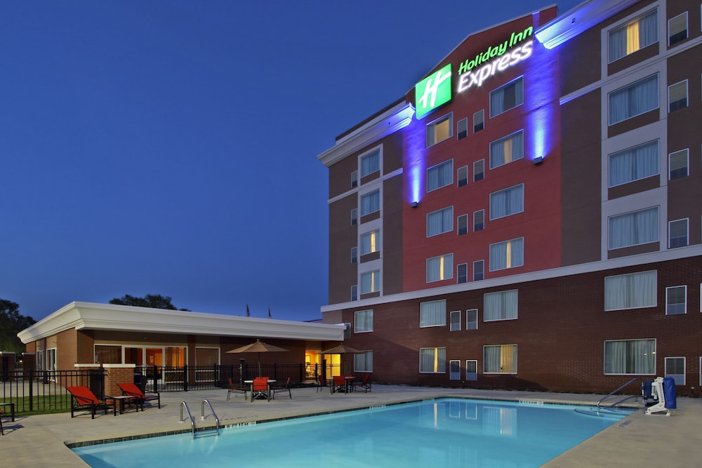 Holiday Inn Express Augusta Downtown 1/50