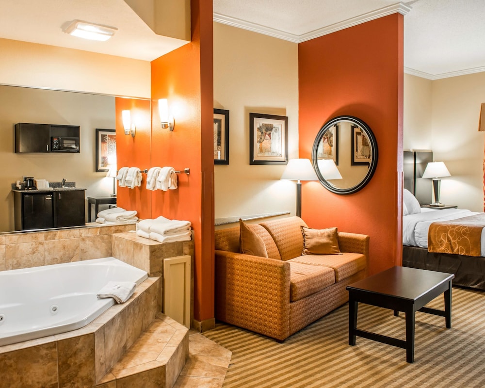 Comfort Suites Panama City Near Tyndall AFB 26/43