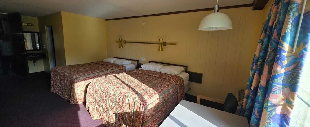 Premium 2 Full Beds Non-Smoking، Sunset Inn Manning I 95 5/5