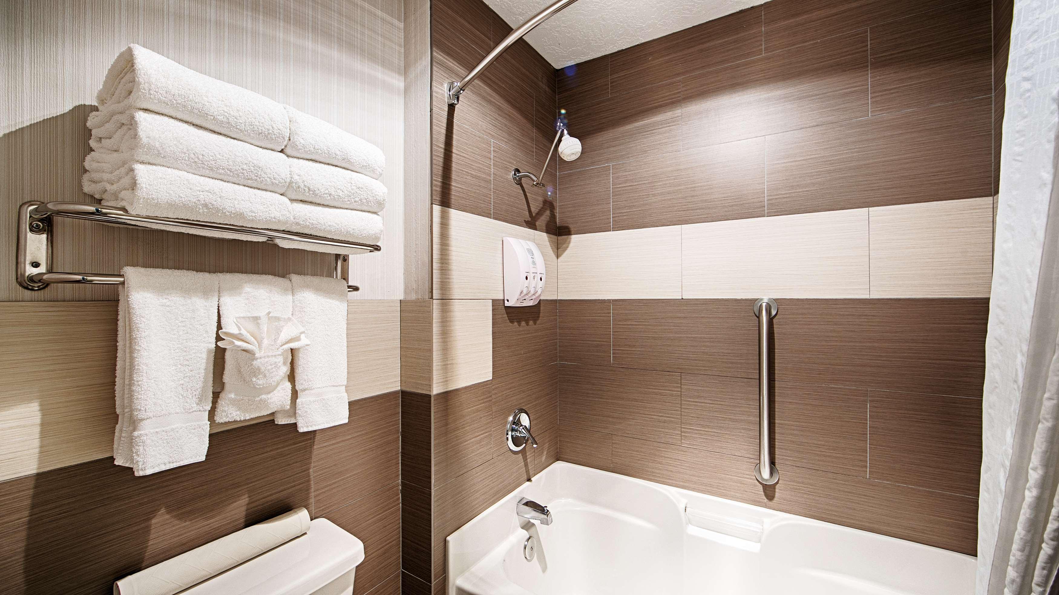 جناح، Best Western Corvallis 2/2