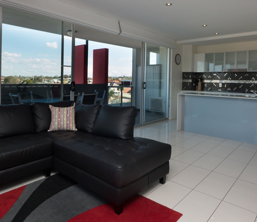 THE CHERMSIDE APARTMENTS 41/57