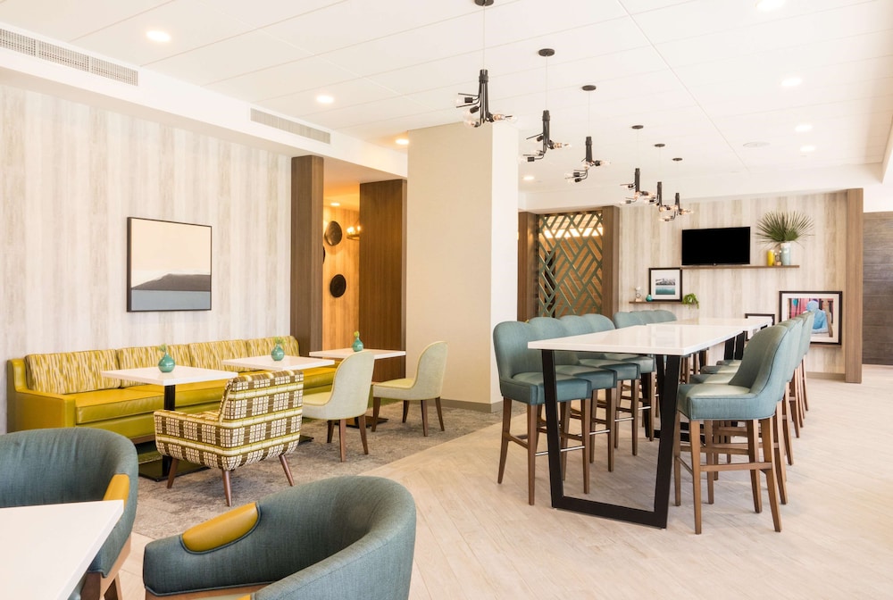 Hampton Inn & Suites Miami Wynwood Design District 30/45