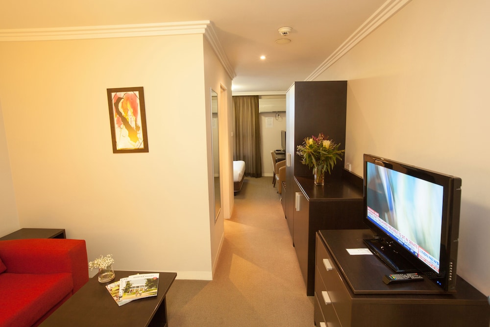 Wine Country Motor Inn 38/40