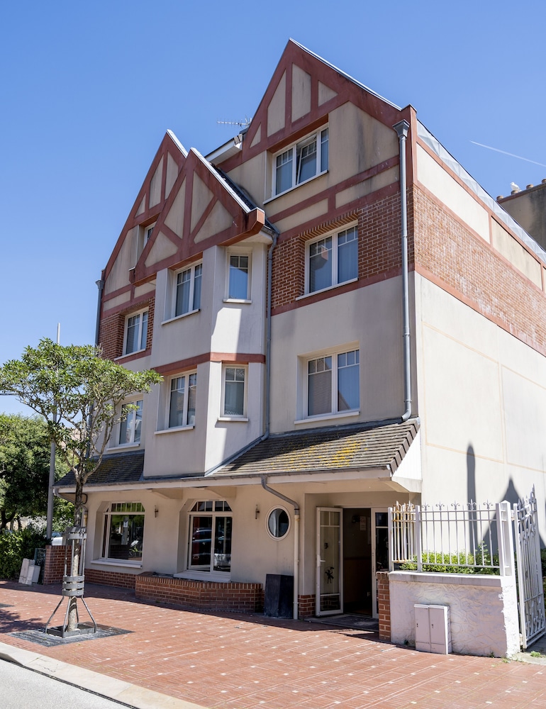 Hotel Red Fox 3/61