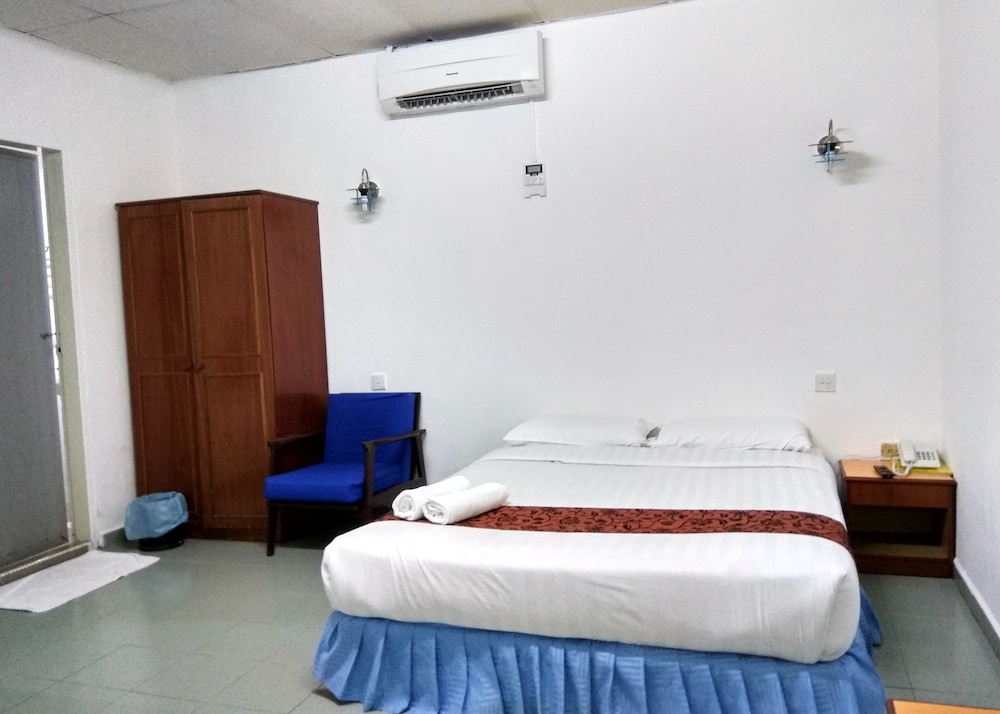 ROOM, DOUBLE BED