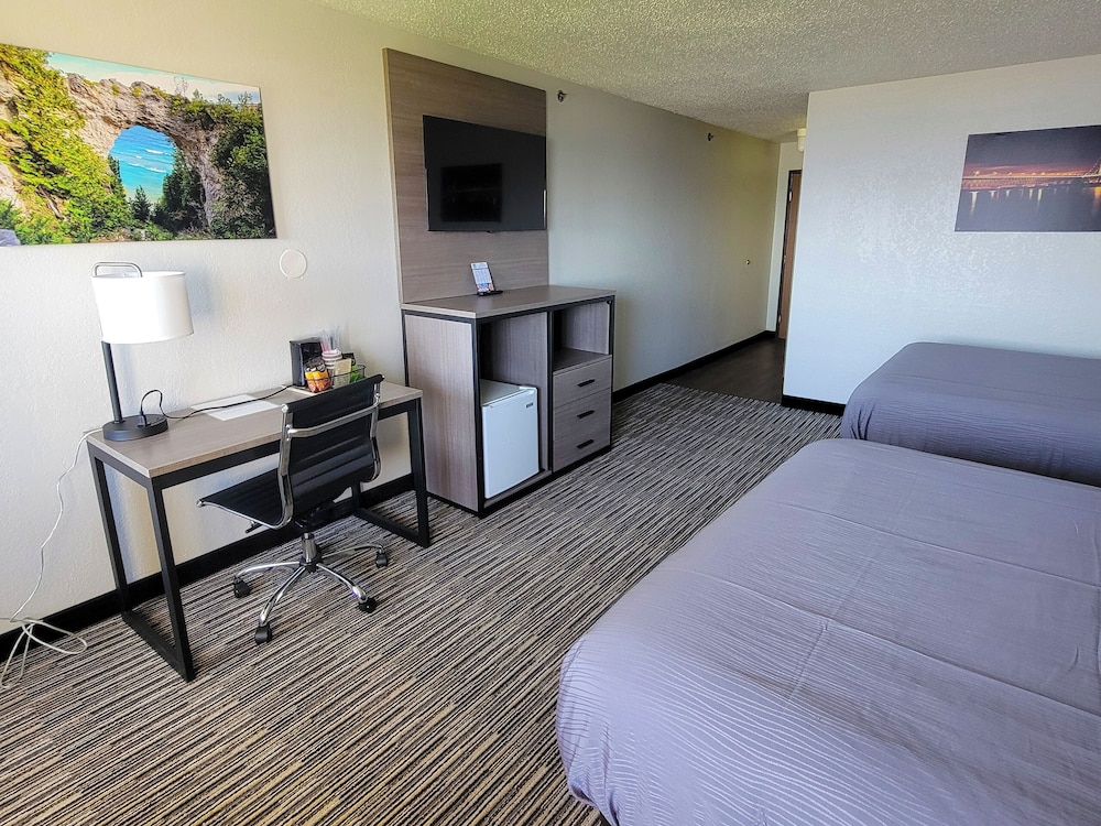 AmericInn by Wyndham Saint Ignace 37/56