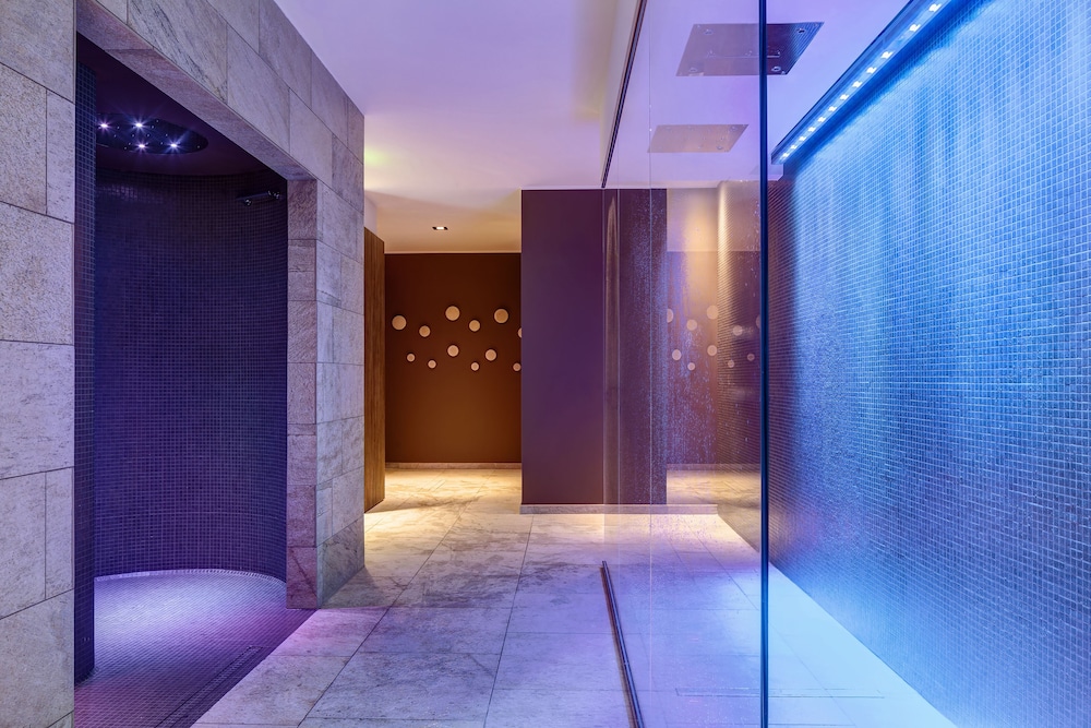 swimming pool spa