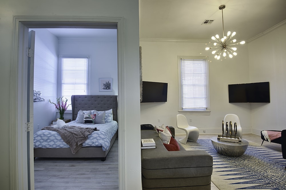 Best Location 7BR Next to FR Quarter! By YouRent 22/48