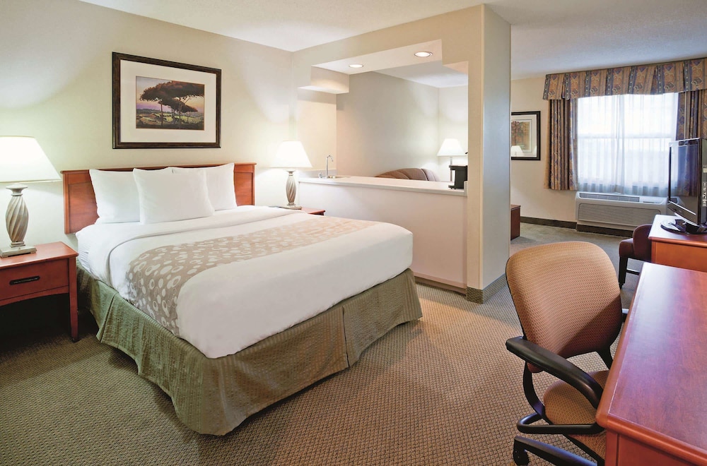 La Quinta Inn & Suites by Wyndham Appleton College Avenue 15/49