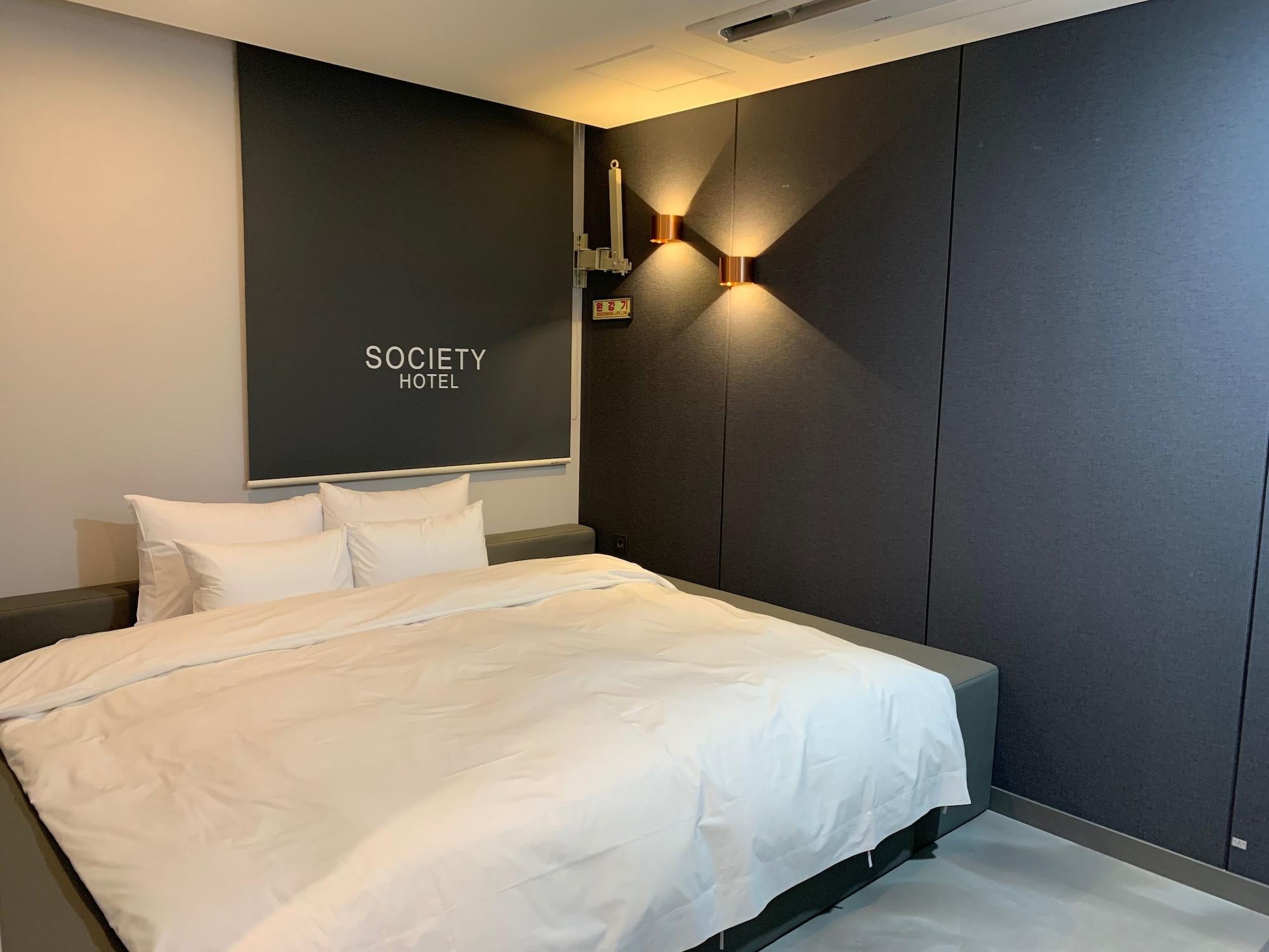 Hotel Society 15/54
