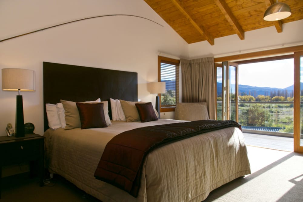 Tongariro Lodge 23/75
