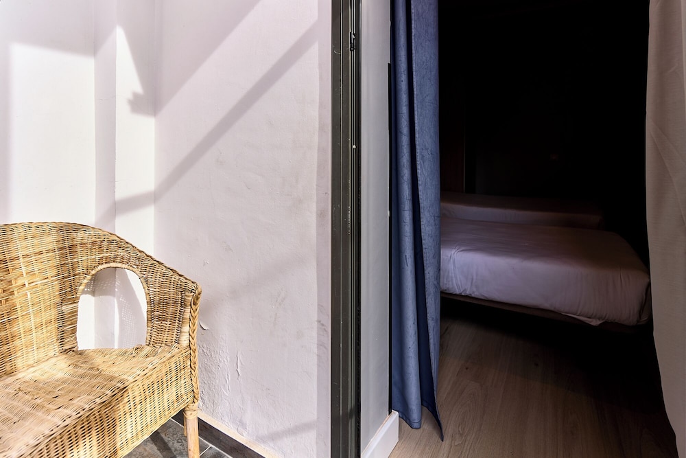 Fira Centric Apartments 33/72