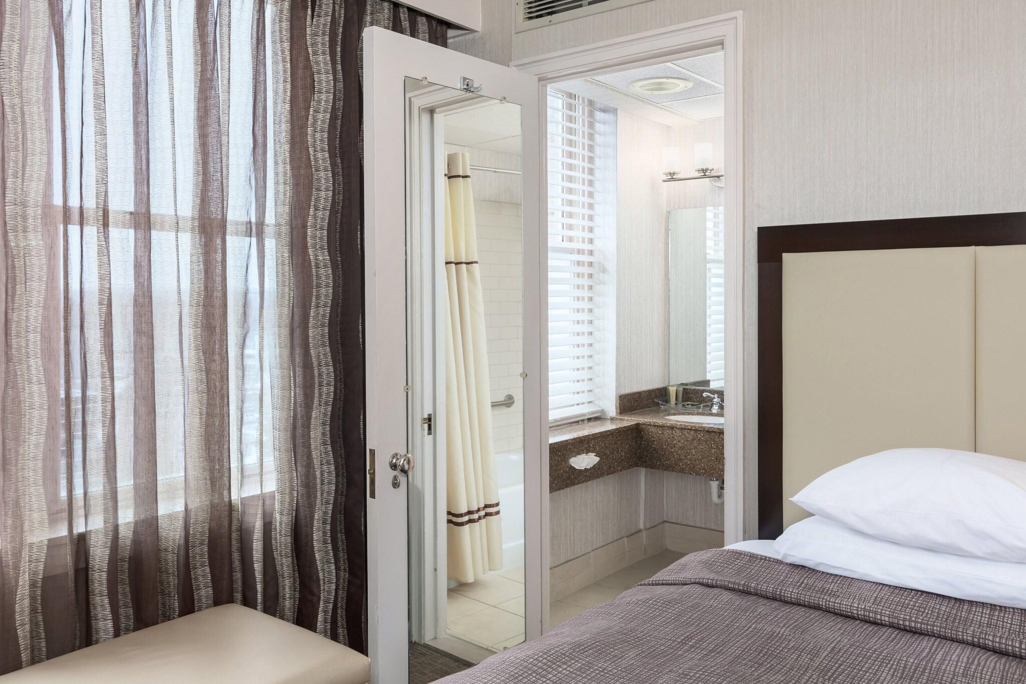 غرفة بسريرين كوين بإطلالة على المدينة، Park Place Hotel 3/3