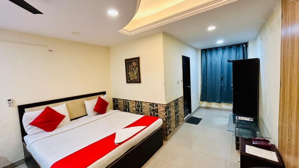 DELUXE, DOUBLE BED