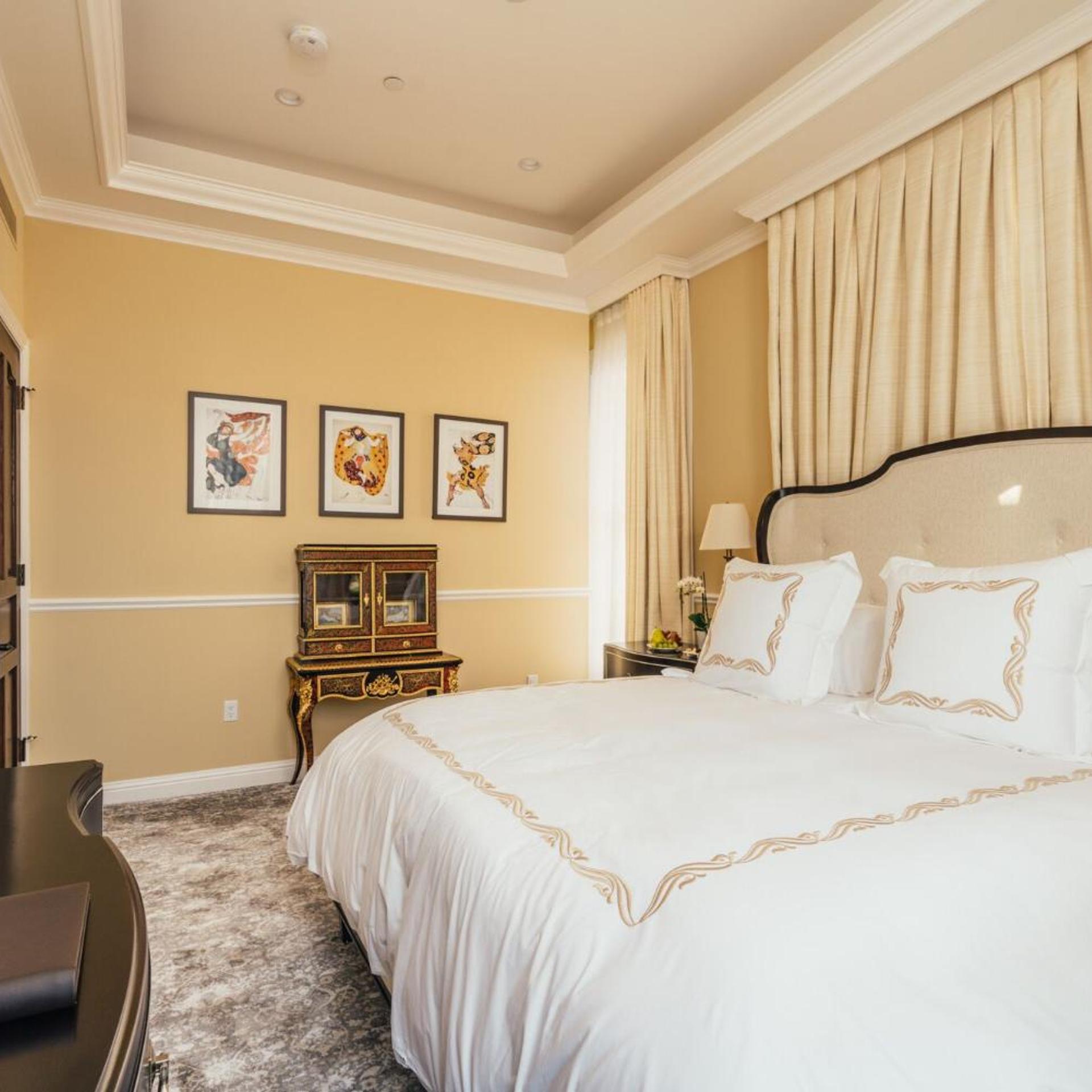 SUITE, CITY VIEW