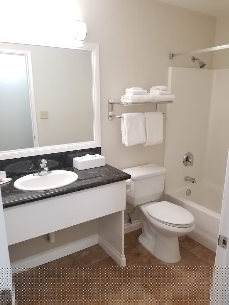 Ramada By Wyndham Oceanside 6/30
