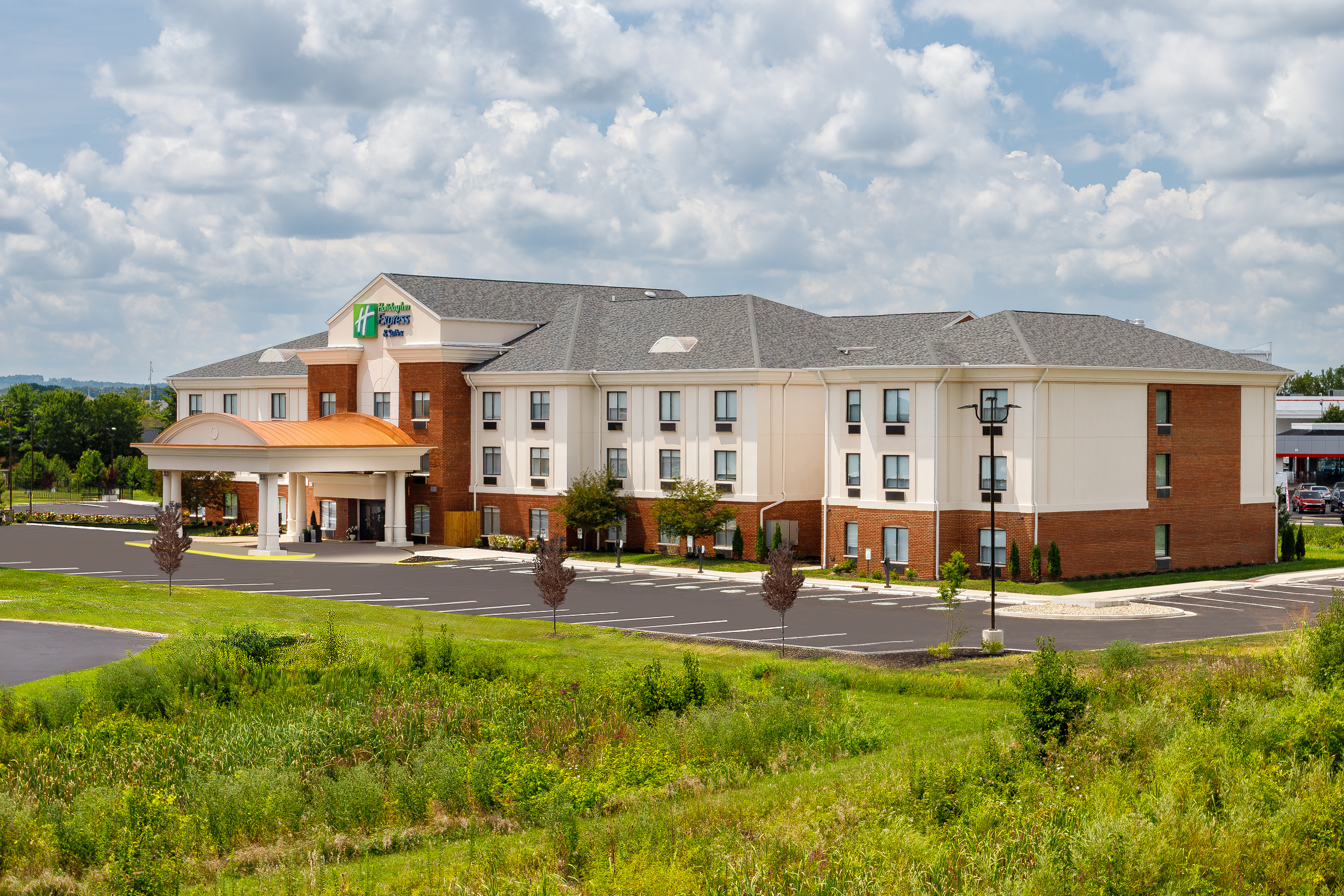 Holiday Inn Express Hotel And Suites Lancaster 70/72