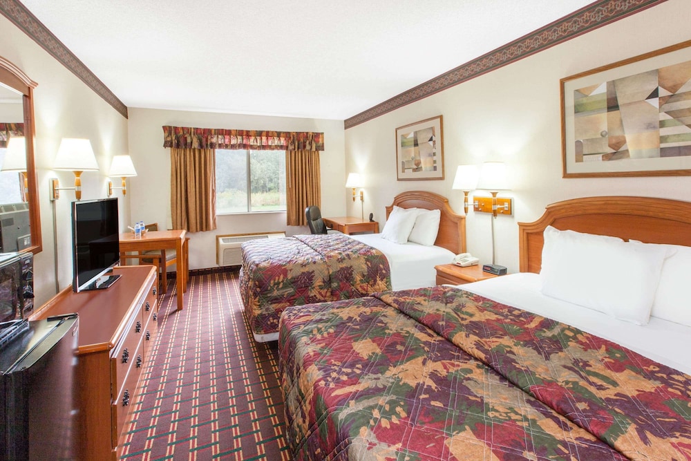 Days Inn Sault Ste Marie MI 8/23