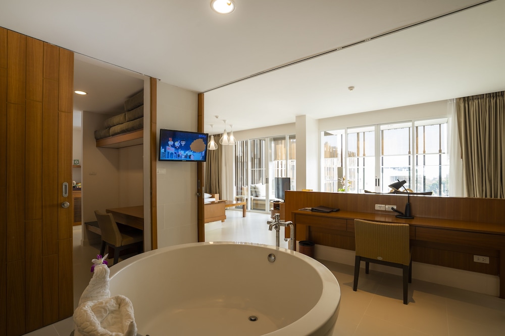 G Hua Hin Resort Mall 76/78