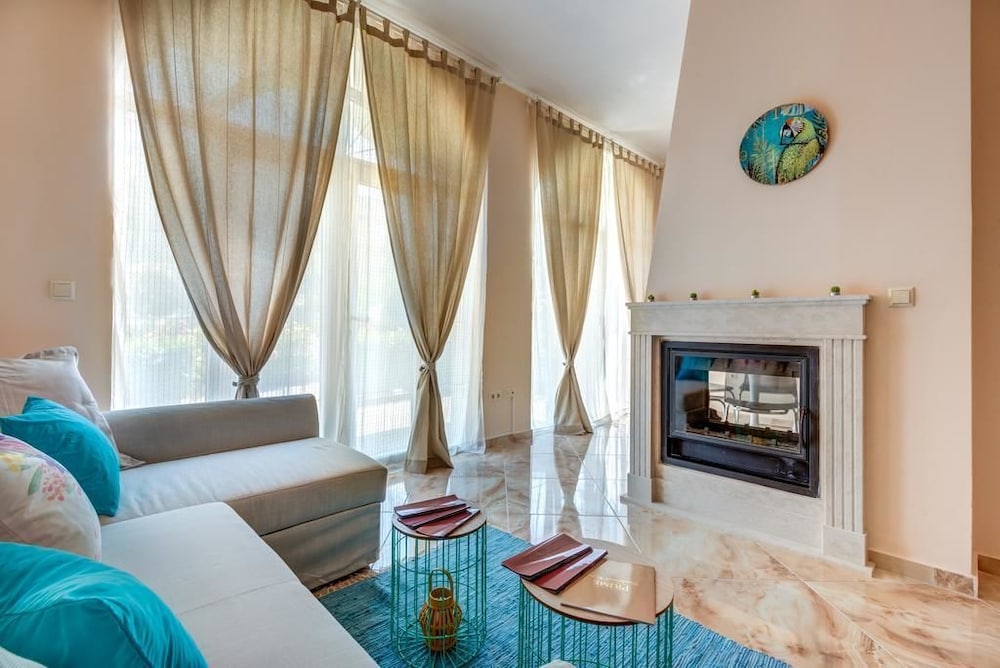 Venera and Anastasia Palace Apartments 56/75