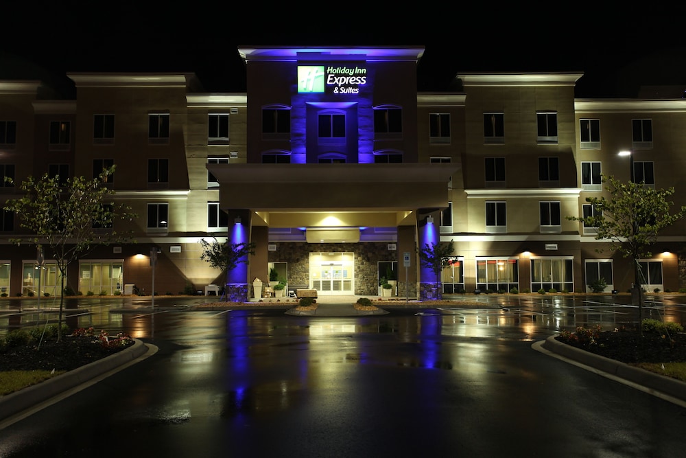 Holiday Inn Express Hotel Amp Suites Goldsboro Base Area 1/41